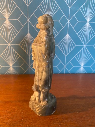 Statuette Chinoise ancienne, sujet en pierre dure verte. Japon, Chine, Asie.
