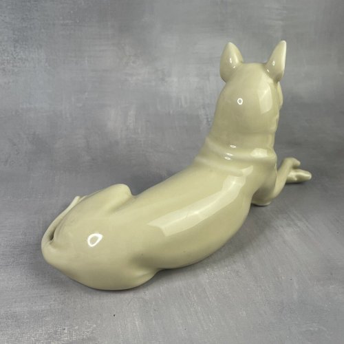 Statuette de chien en porcelaine beige crème sans marque Haut.~12cm