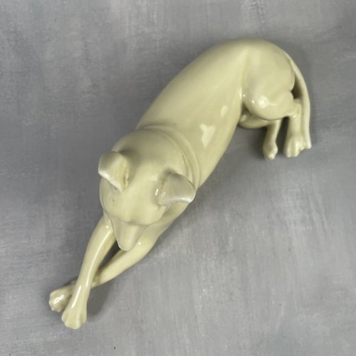 Statuette de chien en porcelaine beige crème sans marque Haut.~12cm