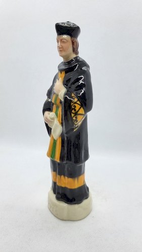 STATUETTE DE SAINT YVES EN FAÏENCE QUIMPER