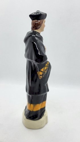 STATUETTE DE SAINT YVES EN FAÏENCE QUIMPER