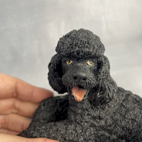 Statuette figurine animal chien caniche noir résine hand painted made in Italy