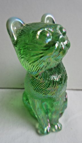 Statuette, figurine, Chat assis sur son derrière, en pâte de verre verte irisée