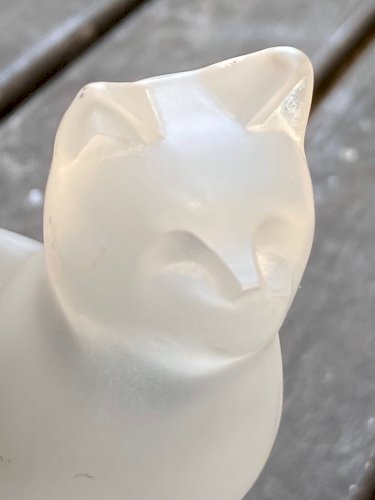 Statuette / Figurine de chat en cristal de Sèvres givré
