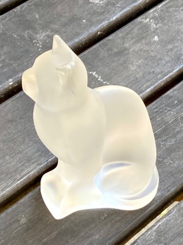 Statuette / Figurine de chat en cristal de Sèvres givré