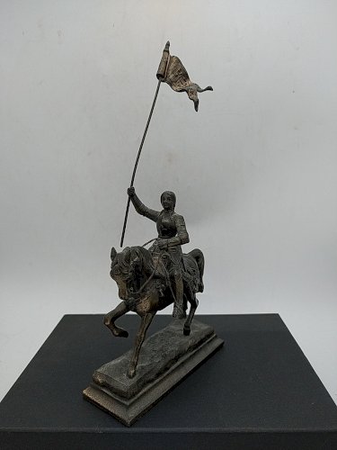 Statuette Jehanne d 'Arc en régule .