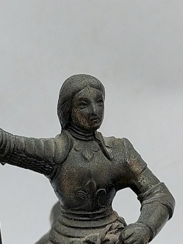 Statuette Jehanne d 'Arc en régule .