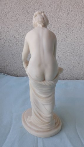 Statuette nue albâtre