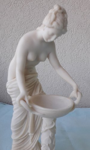 Statuette nue albâtre