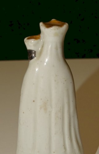 -STATUETTE PORCELAINE de PARIS? NOTRE DAME de WALCOURT ETOUFFOIR BOUGIE   D