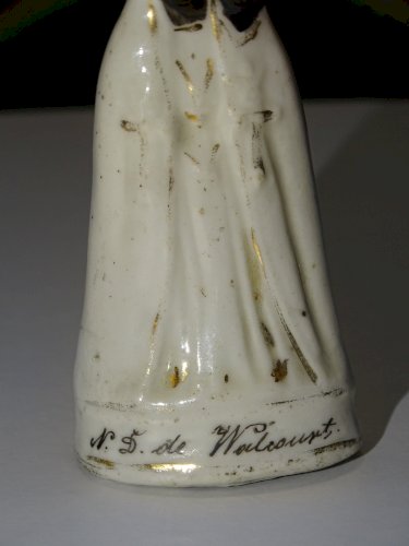 -STATUETTE PORCELAINE de PARIS? NOTRE DAME de WALCOURT ETOUFFOIR BOUGIE   D