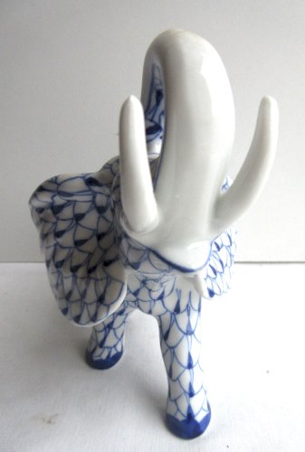 Statuette sculpture céramique ELEPHANT Art Déco, écailles bleues sur fond blanc
