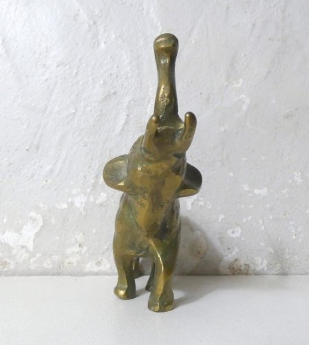 statuette sculpture éléphant porte-bonheur en laiton vintage