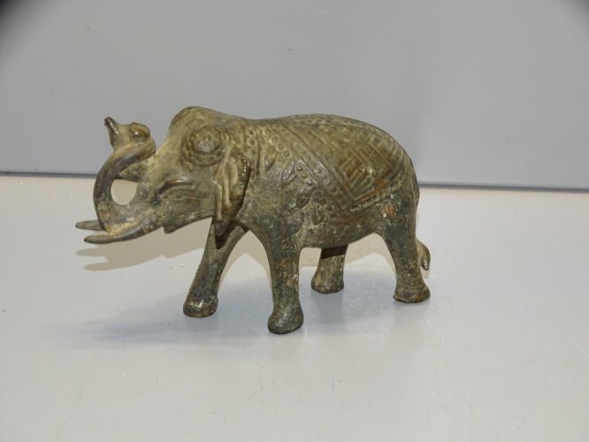 -STATUETTE SUJET ELEPHANT LAITON PATINE GRISE  ORIGINE INDE ASIE COLLECTION