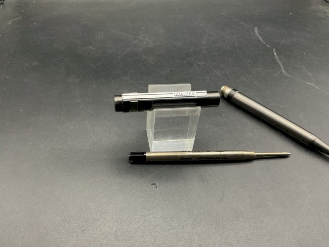 STYLO à rouleaux formule 1 FERRARI .