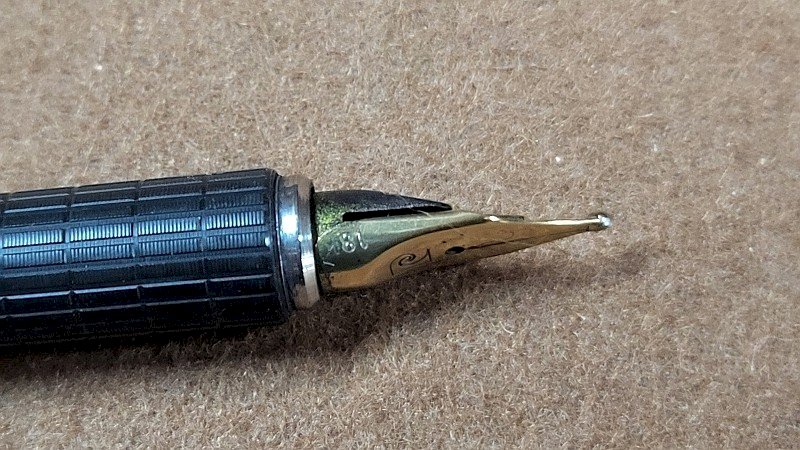 STYLO PLUME PIERRE CARDIN EN ARGENT 925 MILLIEMES