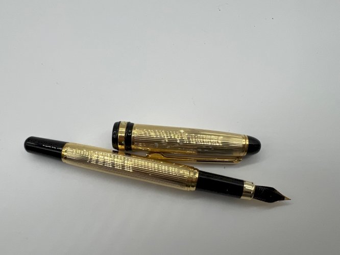 Stylo plume vintage Iridium Point Germany plaqué or style Montblanc