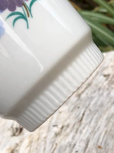 Sucrier ancien ou pot en porcelaine Colditz motifs fleurs violettes