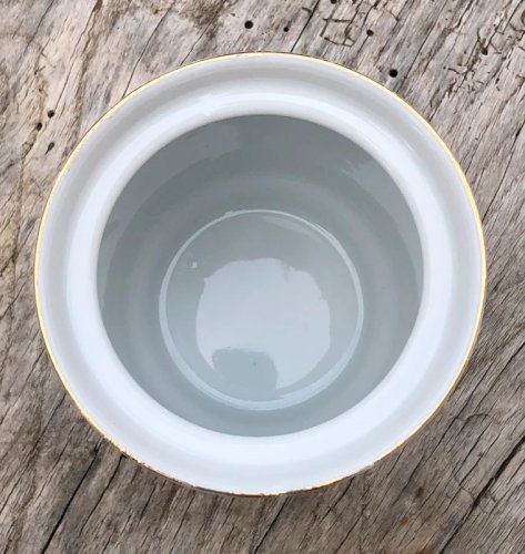 Sucrier ancien ou pot en porcelaine Colditz motifs fleurs violettes