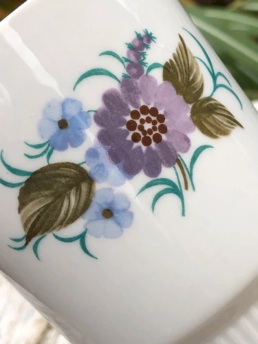Sucrier ancien ou pot en porcelaine Colditz motifs fleurs violettes
