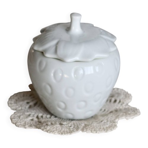 Sucrier, bonbonnière en porcelaine blanche en forme de fraise