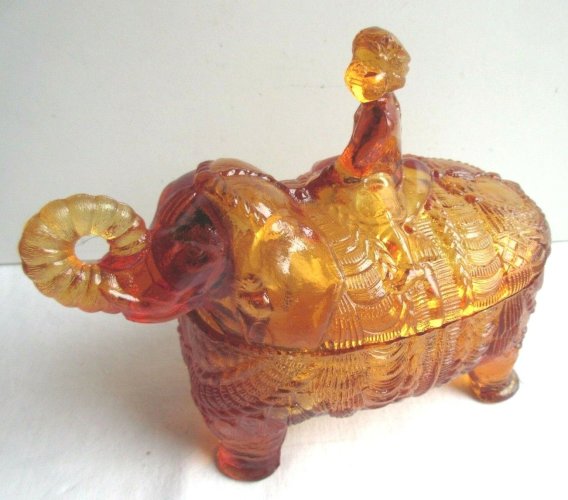 Sucrier, Bonbonnière verre ambre: Cornac sur son éléphant, signé Portieux