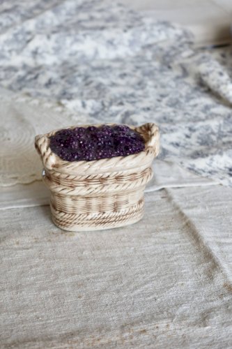 Sucrier / bonbonnière vintage panier de mûres en barbotine