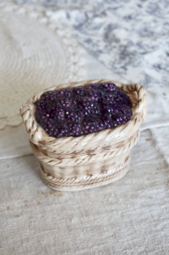 Sucrier / bonbonnière vintage panier de mûres en barbotine