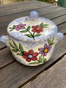 Ceramic sugar bowl with hand-painted floral decoration signed