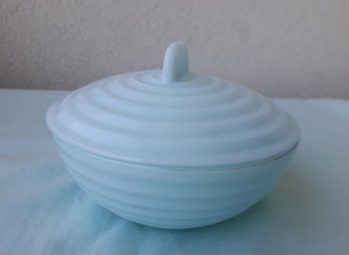 Sucrier en opaline