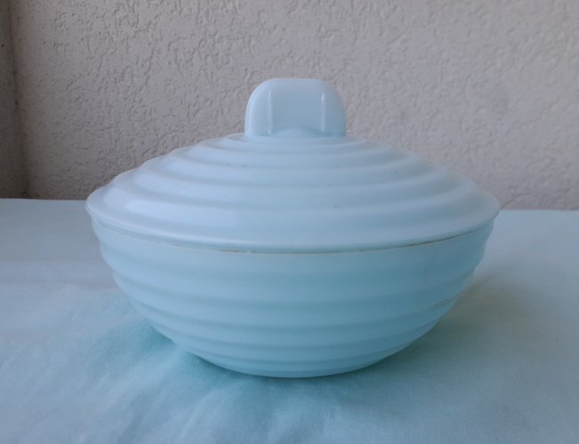 Sucrier en opaline