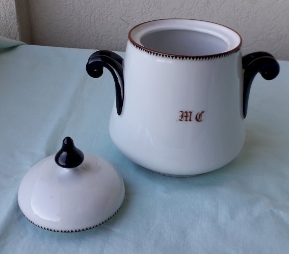 Sucrier en porcelaine