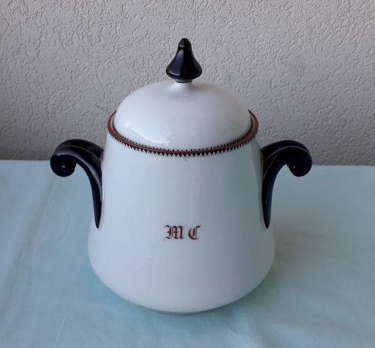 Sucrier en porcelaine