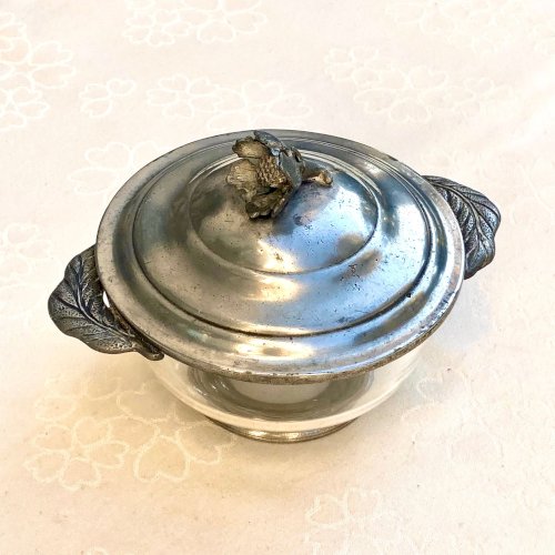Sucrier en verre et étain à décor floral