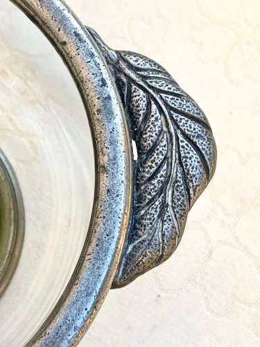 Sucrier en verre et étain à décor floral