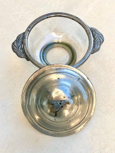 Sucrier en verre et étain à décor floral