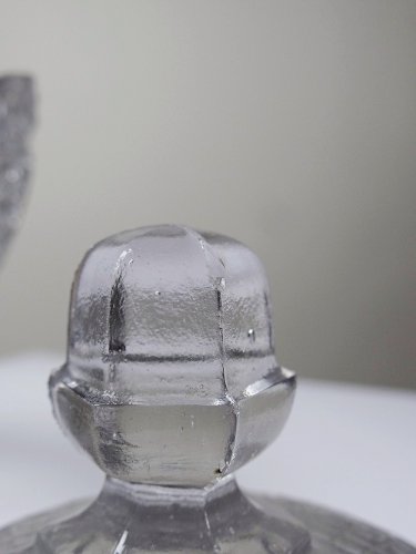 Sucrier ou drageoir verre moulé pressé ancien