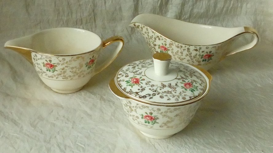 SUCRIER SAUCIERE POT A LAT EN FAIENCE VILLEROY BOCH METTLACH FRANCE-SAAR*