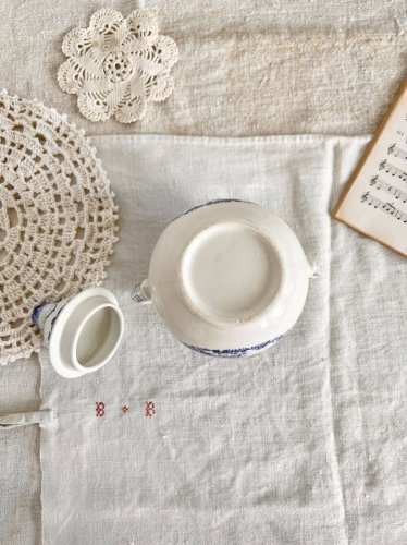 Sucrier vintage porcelaine blanc bleu anses décor peint à la main romantique
