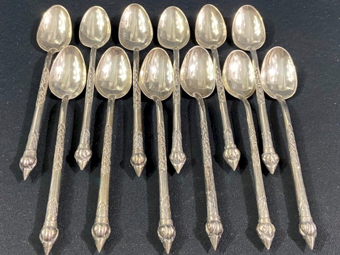 Suite de 12 petites cuillères en argent massif à bec d'oiseau Indochine Vietnam