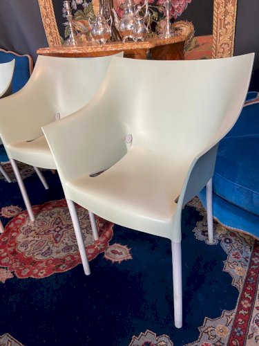 Suite de 3 fauteuils signés Philippe Starck modèle Dr No pour Kartell