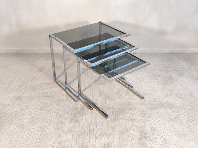 ?✨ Suite de 3 tables gigognes vintage chrome et verre fumé, style Roche Bobois / Guy Lefèvre – 1970’s ✨?
