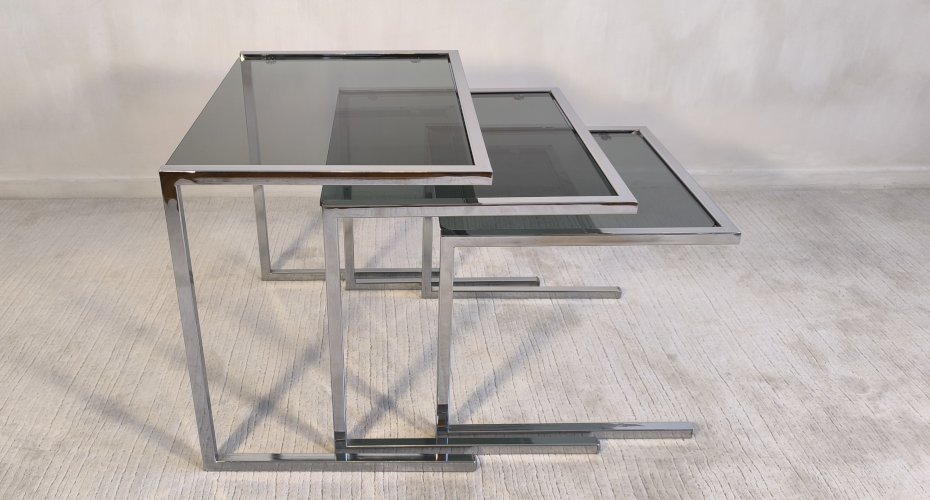 ?✨ Suite de 3 tables gigognes vintage chrome et verre fumé, style Roche Bobois / Guy Lefèvre – 1970’s ✨?
