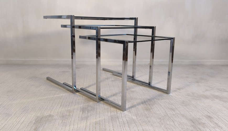 ?✨ Suite de 3 tables gigognes vintage chrome et verre fumé, style Roche Bobois / Guy Lefèvre – 1970’s ✨?