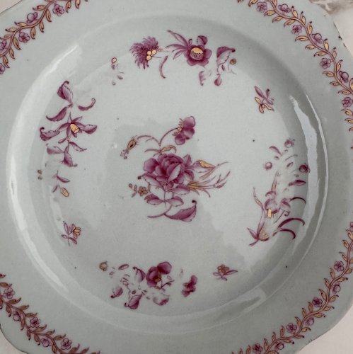 Suite de 4 assiettes en porcelaine Compagnie des Indes XVIIIe M4024