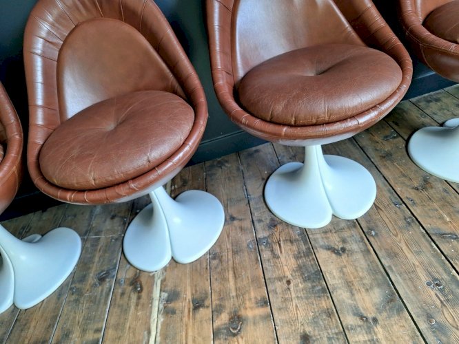 Suite de 4 fauteuils vintage Christian Adam modèle trèfle, meubles sièges design