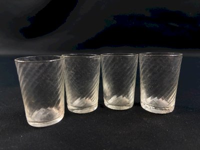 Set of 4 small glasses for a liqueur cabinet