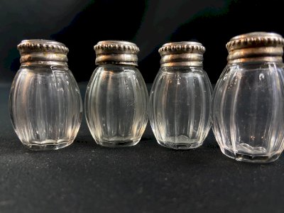 Set of 4 individual salt shakers with solid silver mounts signed CHRISTOFLE