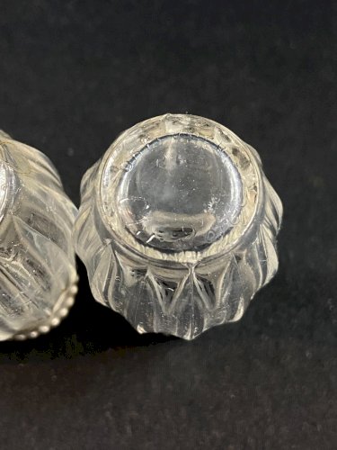 Suite de 4 salières individuelles montures en argent massif signées CHRISTOFLE