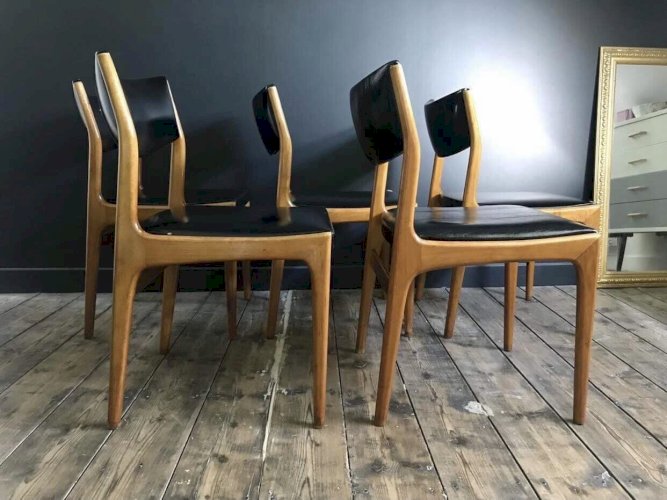 Suite de 5 chaises vintage scandinaves, meubles sièges anciens